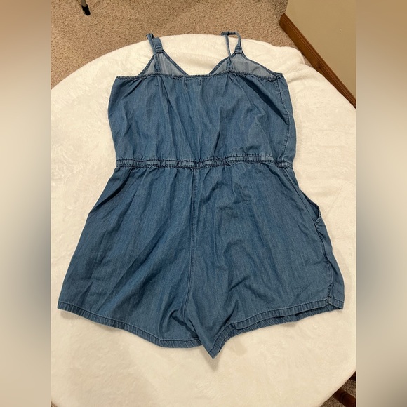 Romper Old Navy Blue Chambray Sleeveless Romper | Button Front | Size M - Picture 2 of 8